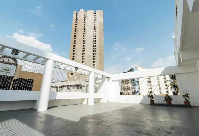 ホテル Reddoorz Plus @ Boni Avenue Mandaluyong