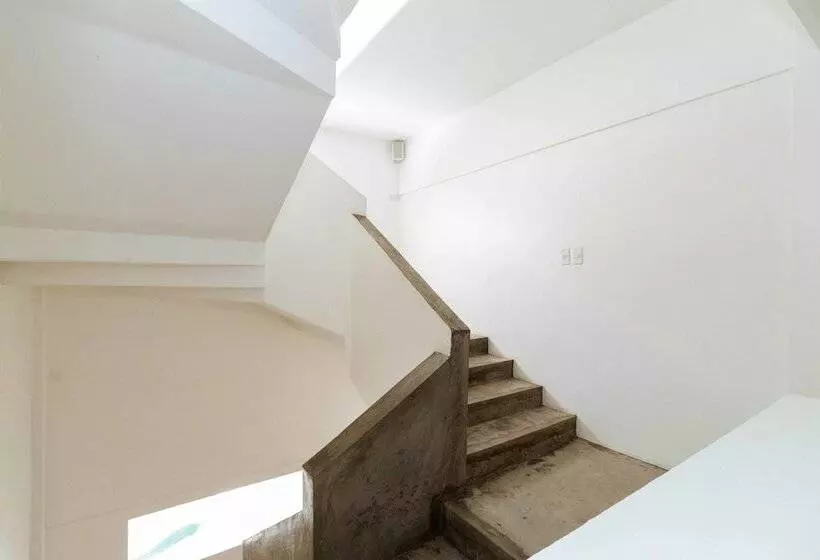 ホテル Reddoorz Plus @ Boni Avenue Mandaluyong