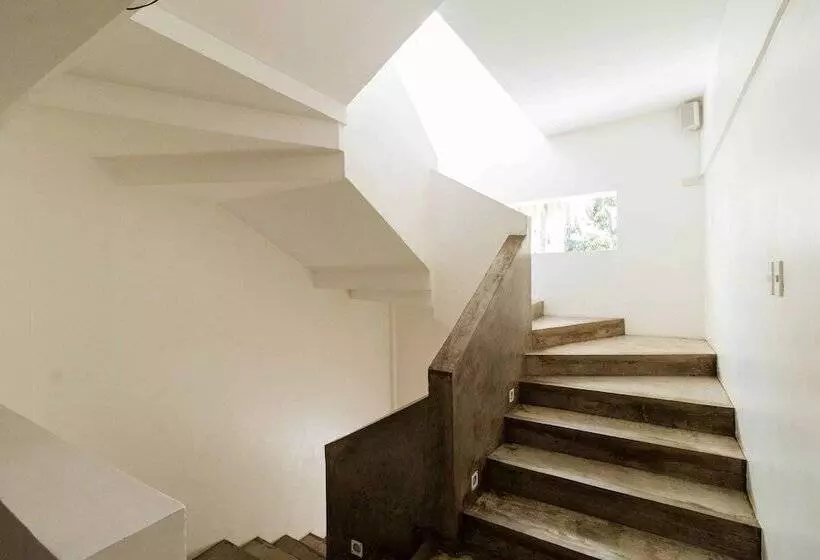 ホテル Reddoorz Plus @ Boni Avenue Mandaluyong