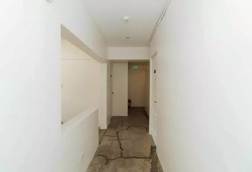 ホテル Reddoorz Plus @ Boni Avenue Mandaluyong