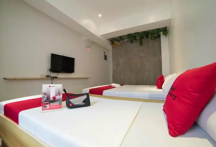ホテル Reddoorz Plus @ Boni Avenue Mandaluyong