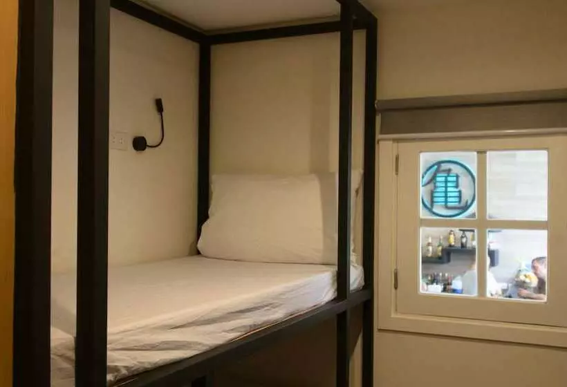 Kame House Backpackers   Hostel   Adults Only