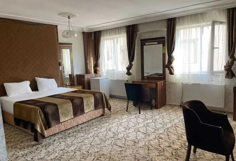 Yenä°van Otel