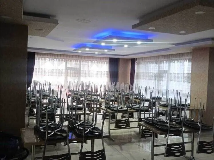Yenä°van Otel