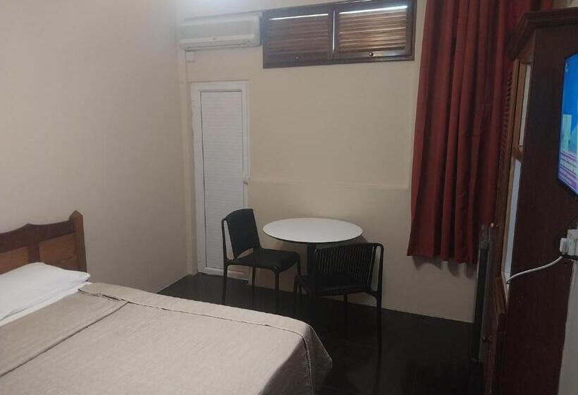 تختخواب و صبحانه Auberge Madelon