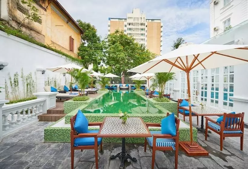 هتل Manoir Des Arts