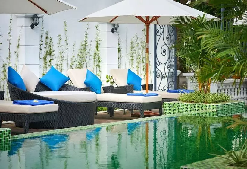 هتل Manoir Des Arts