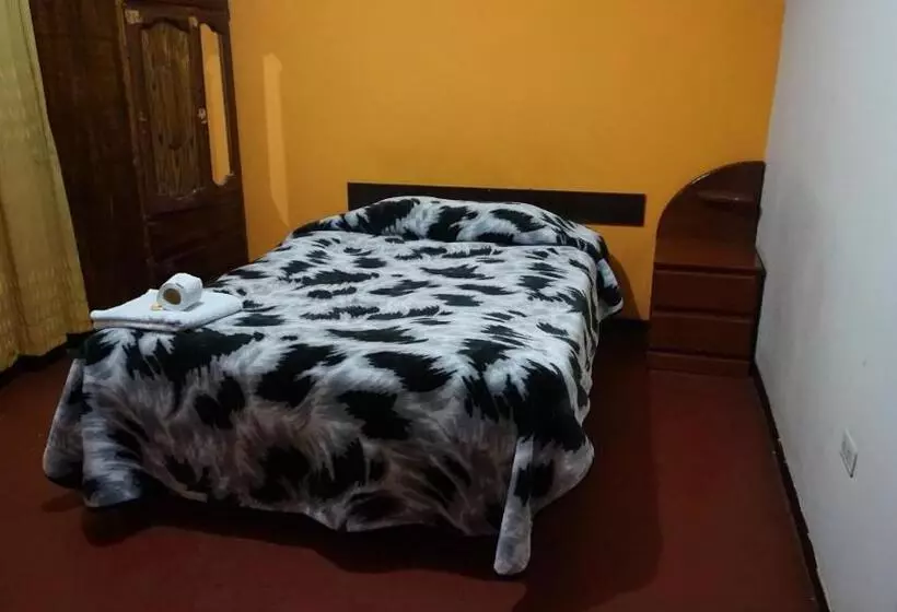 هتل Tour Hostal Wanka