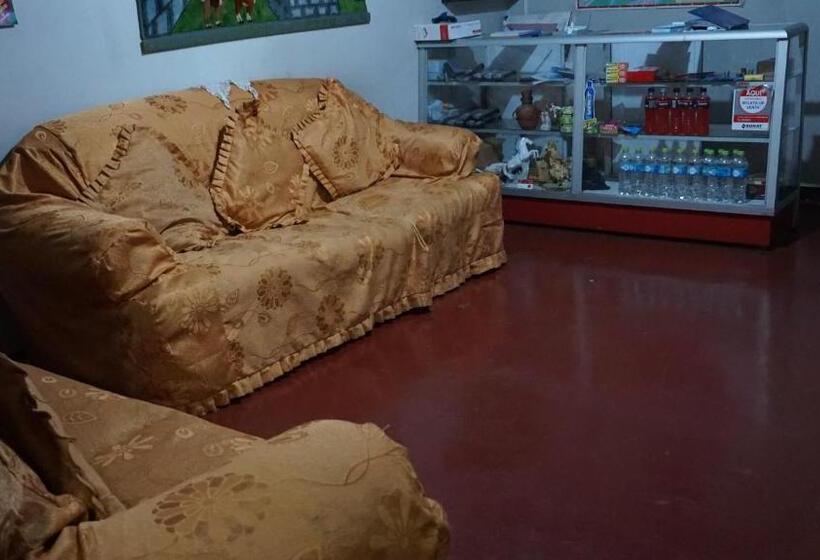 هتل Tour Hostal Wanka