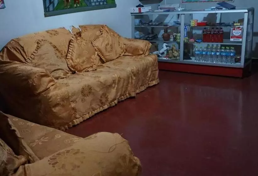 هتل Tour Hostal Wanka