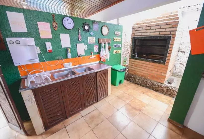 Hostel Caçari