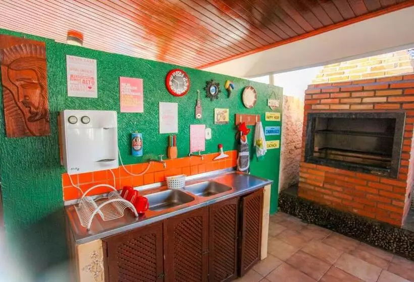 Hostel Caçari