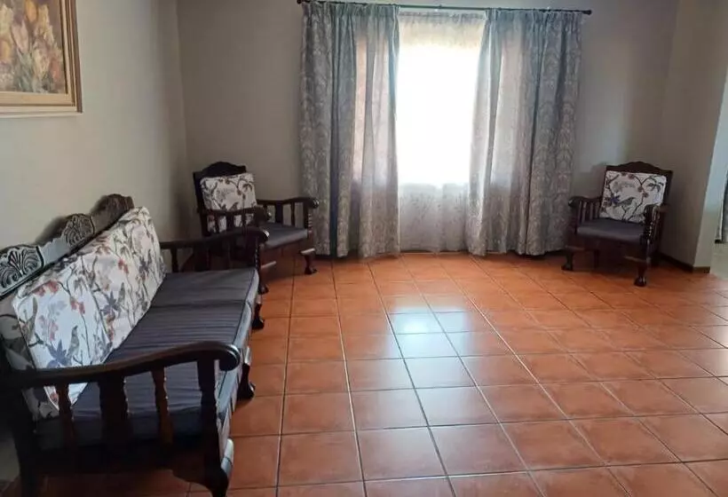 Hotelli Augrabies De Oude Stoor Guesthouse