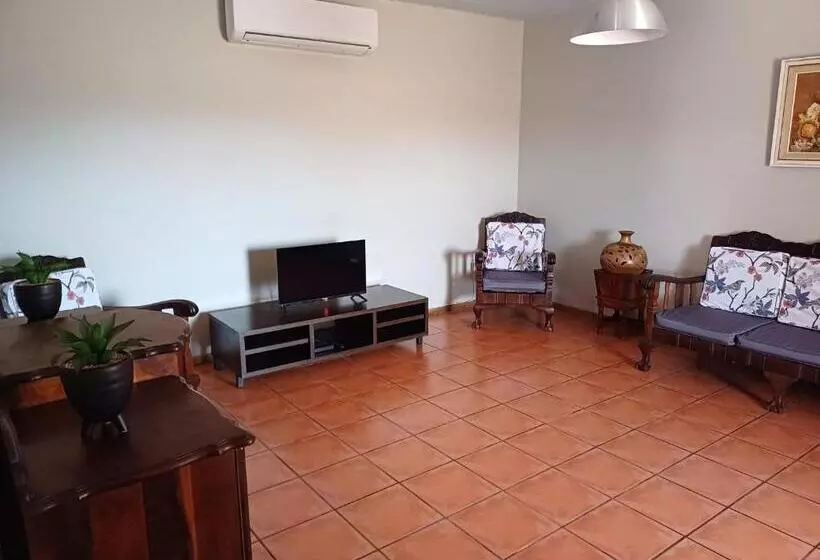 Hotelli Augrabies De Oude Stoor Guesthouse