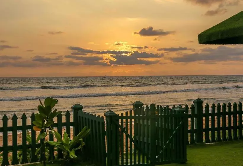 هتل Clive Garden Beach