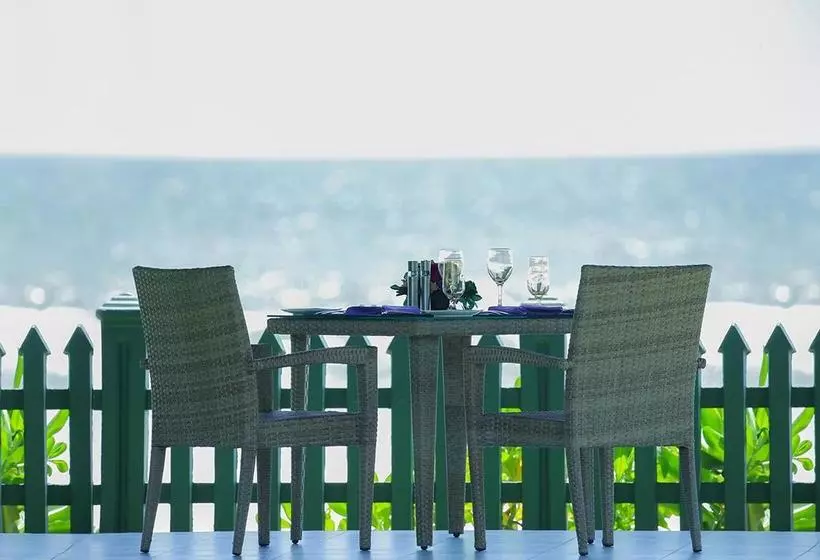 هتل Clive Garden Beach