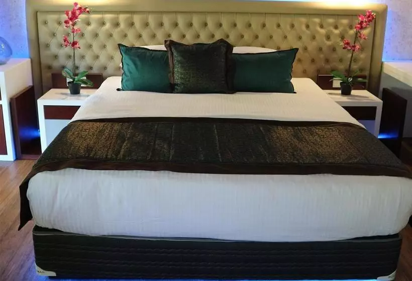 هتل Clive Garden Beach