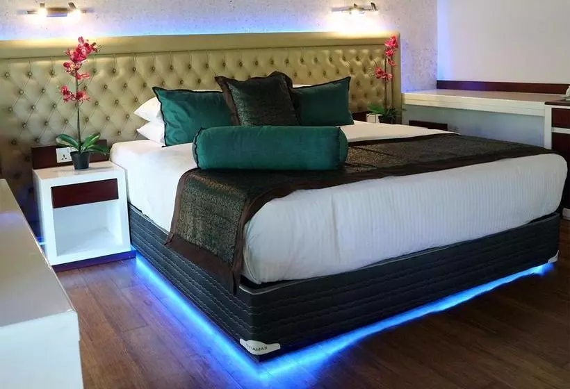 هتل Clive Garden Beach