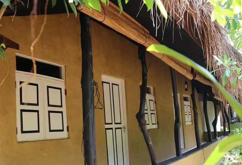 هتل Clive Garden Beach