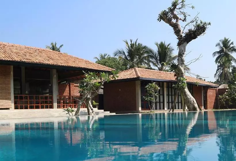 هتل Clive Garden Beach