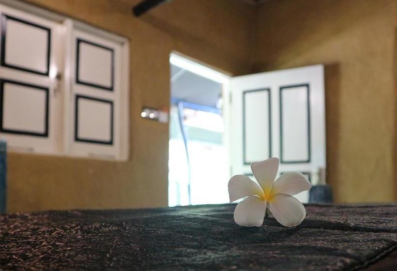 בית מלון כפרי Clive Garden Beach