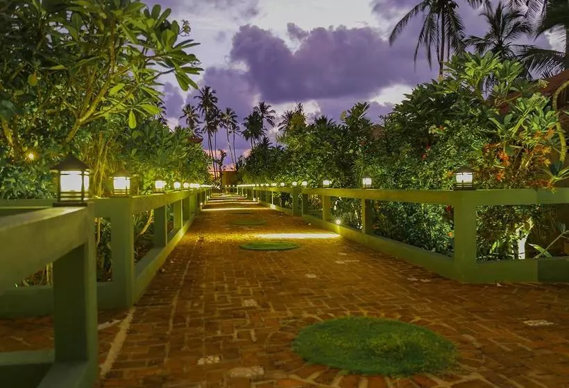 هتل Clive Garden Beach