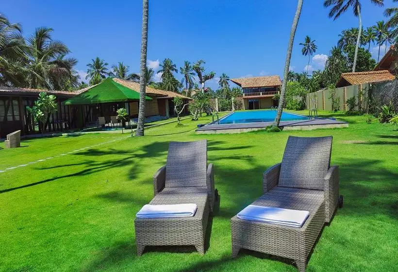 هتل Clive Garden Beach