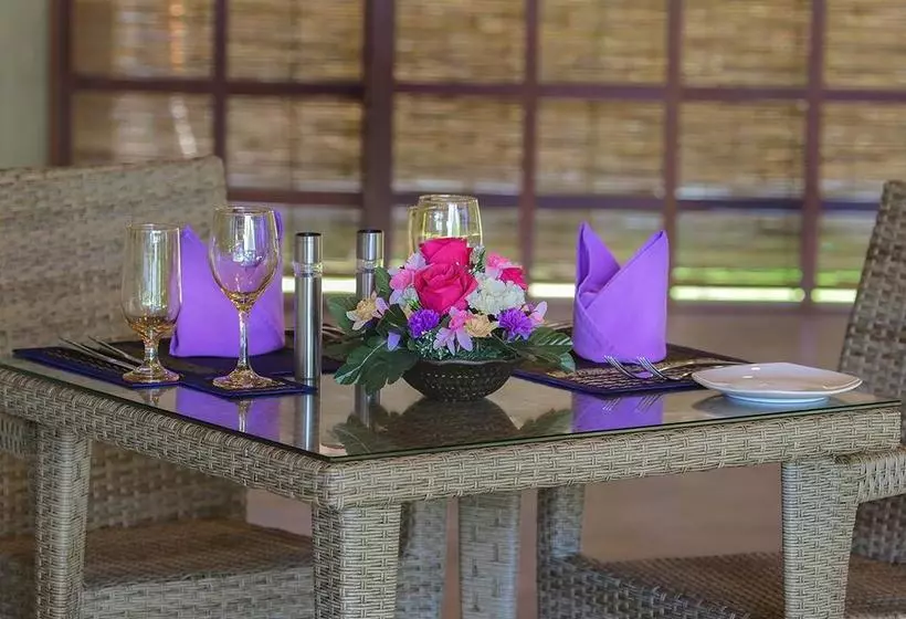 هتل Clive Garden Beach