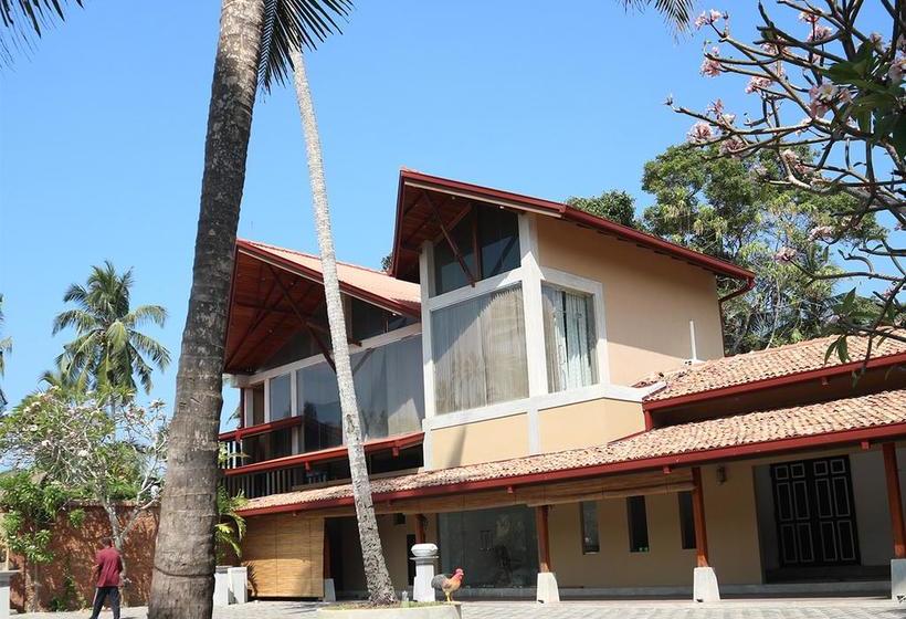 בית מלון כפרי Clive Garden Beach