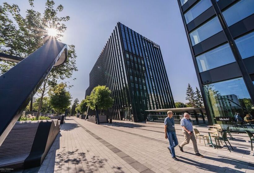 هتل Courtyard By Marriott Vilnius City Center