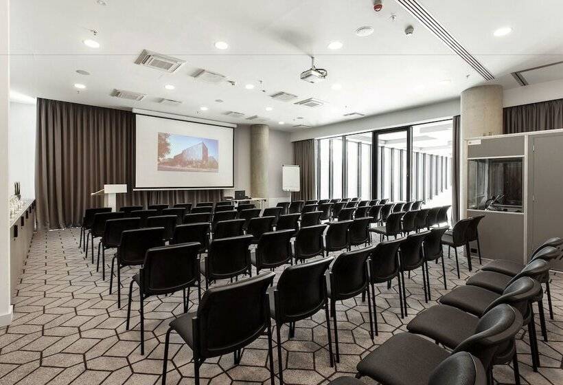 هتل Courtyard By Marriott Vilnius City Center