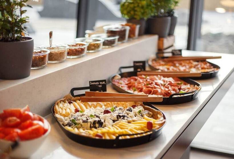 هتل Courtyard By Marriott Vilnius City Center