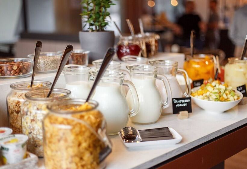 هتل Courtyard By Marriott Vilnius City Center