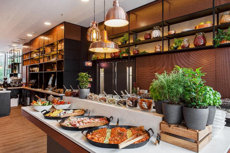 هتل Courtyard By Marriott Vilnius City Center