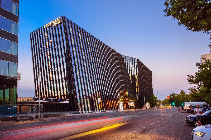 هتل Courtyard By Marriott Vilnius City Center