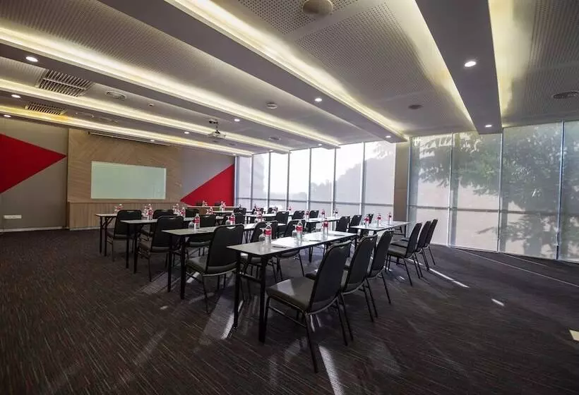 ホテル Ramada By Wyndham Meridin Johor Bahru