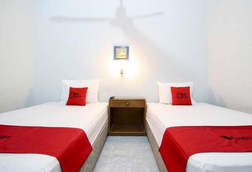 فندق Reddoorz Syariah At Jalan Menteri Supeno