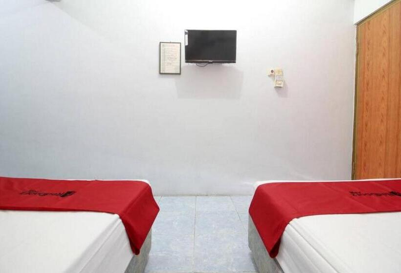 בית מלון כפרי Reddoorz Syariah At Jalan Menteri Supeno