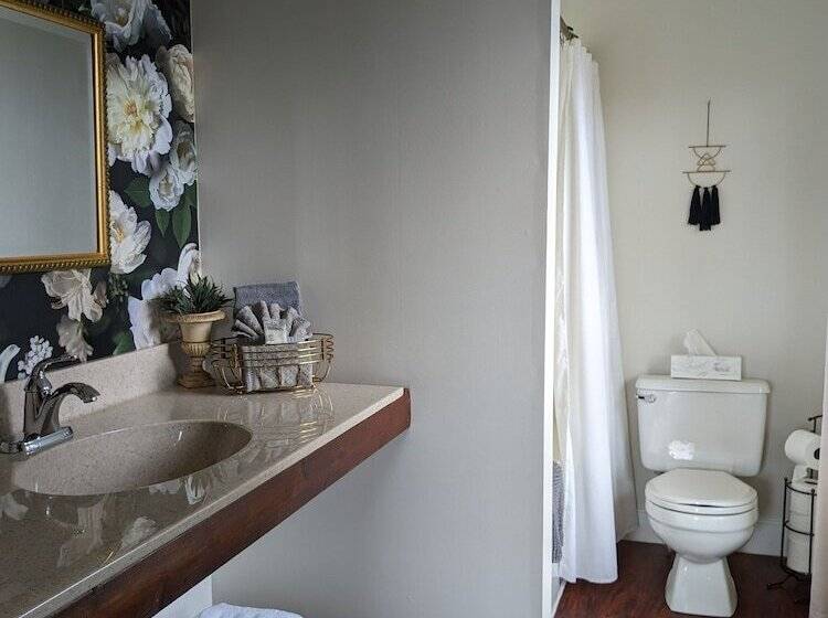 Stonewater Manor B&b