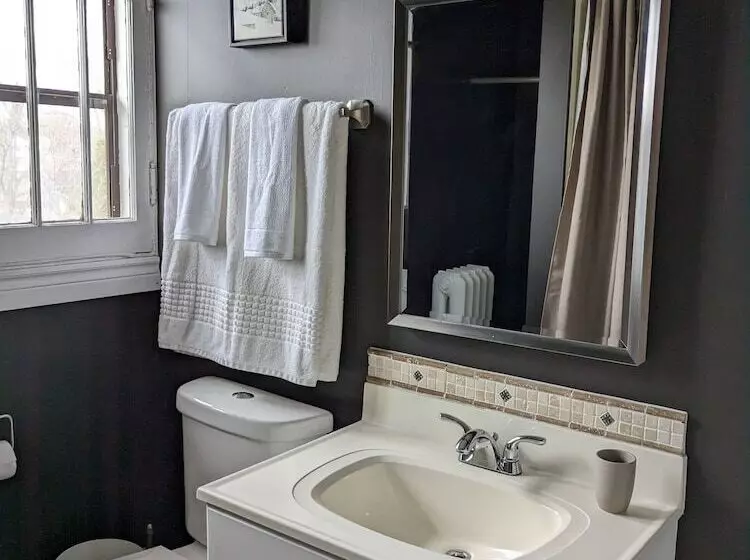 Stonewater Manor B&b