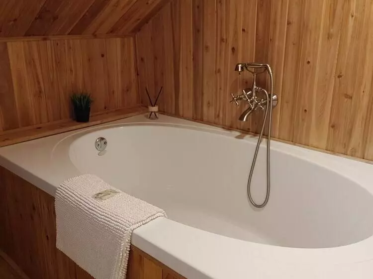 Stonewater Manor B&b