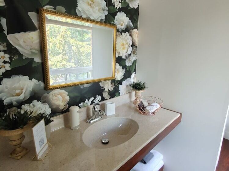 Stonewater Manor B&b