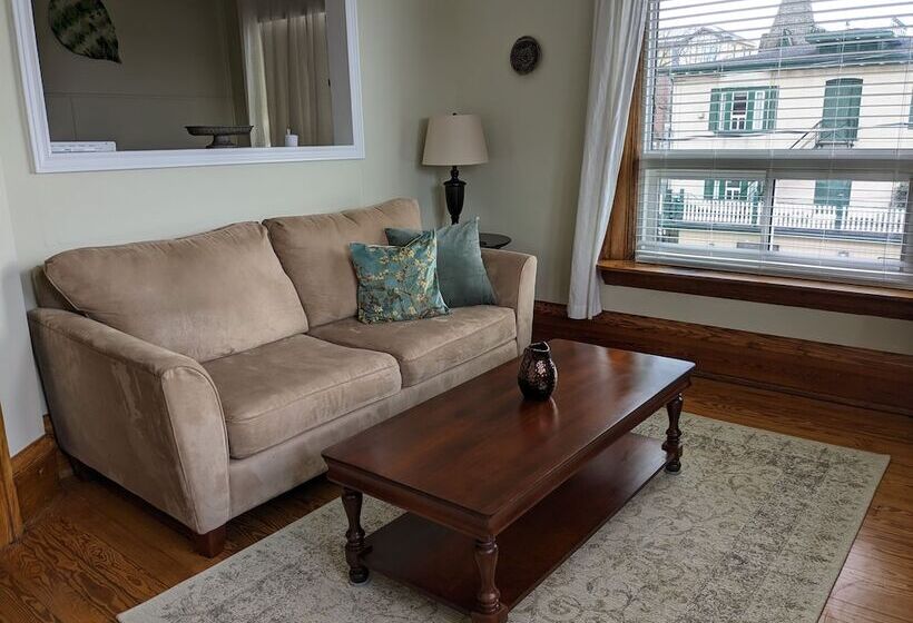 Stonewater Manor B&b