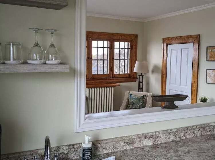 Stonewater Manor B&b