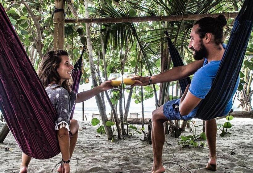 Общежитие Los Hermanos Beach Hostal