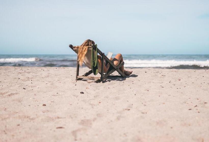 Общежитие Los Hermanos Beach Hostal