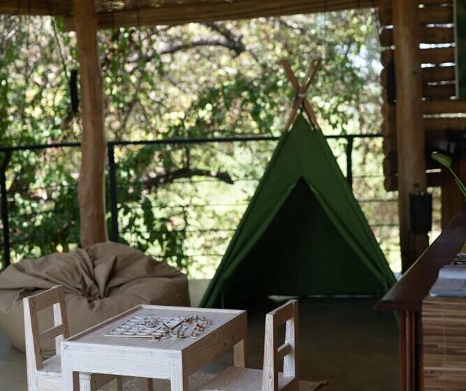 هتل Flameback Eco Lodge