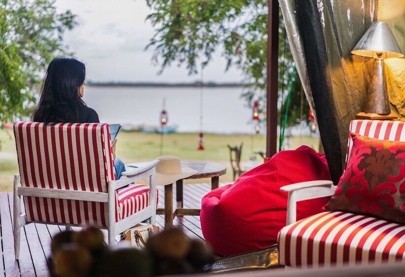 هتل Flameback Eco Lodge