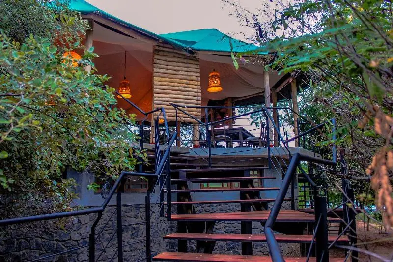 هتل Flameback Eco Lodge