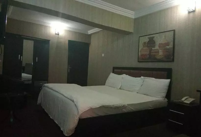 هتل Jat Suites